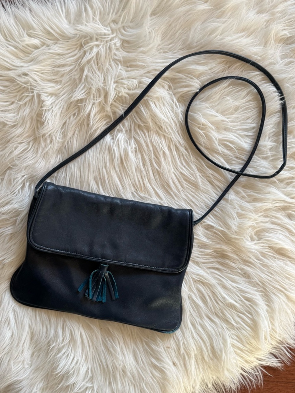 VINTAGE CABRELLI made in Korea navy blue purse with tassel
